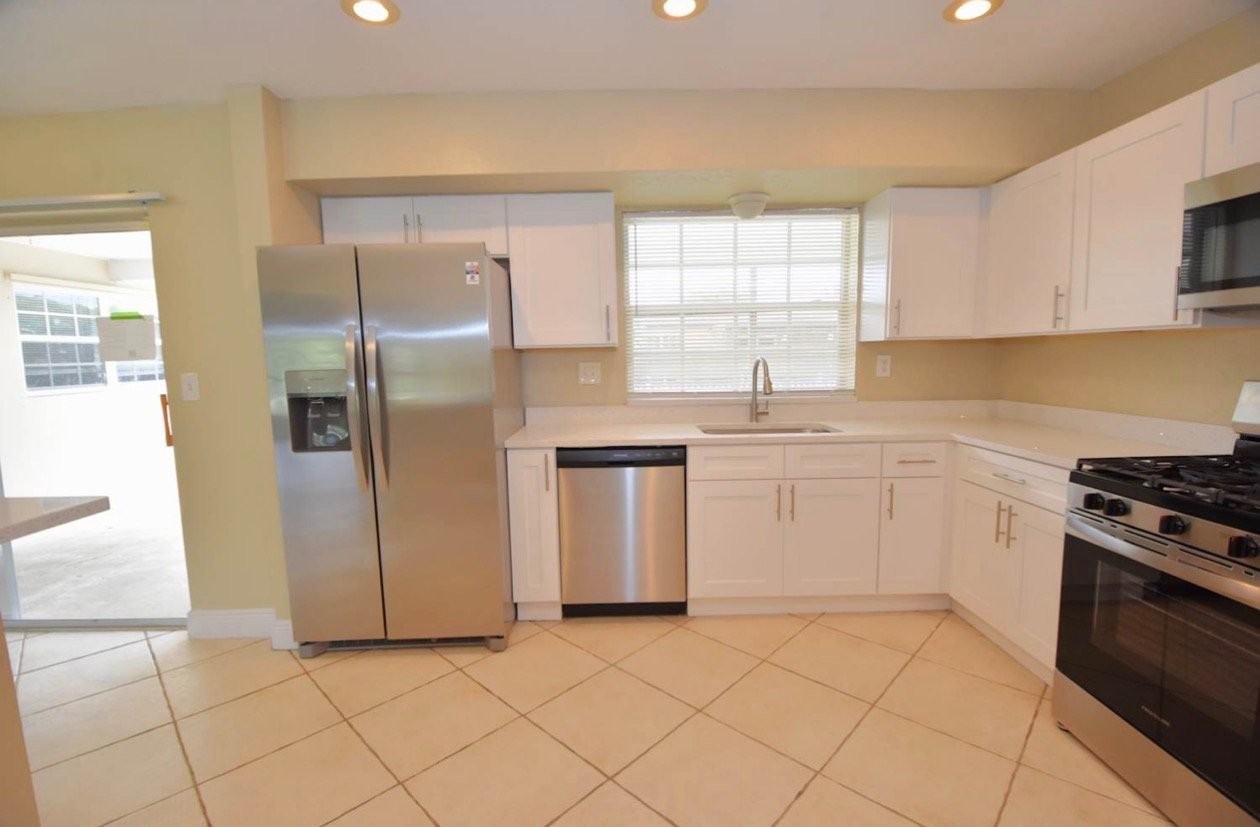 1324 Nw 58th Ave - Photo 7 of 8