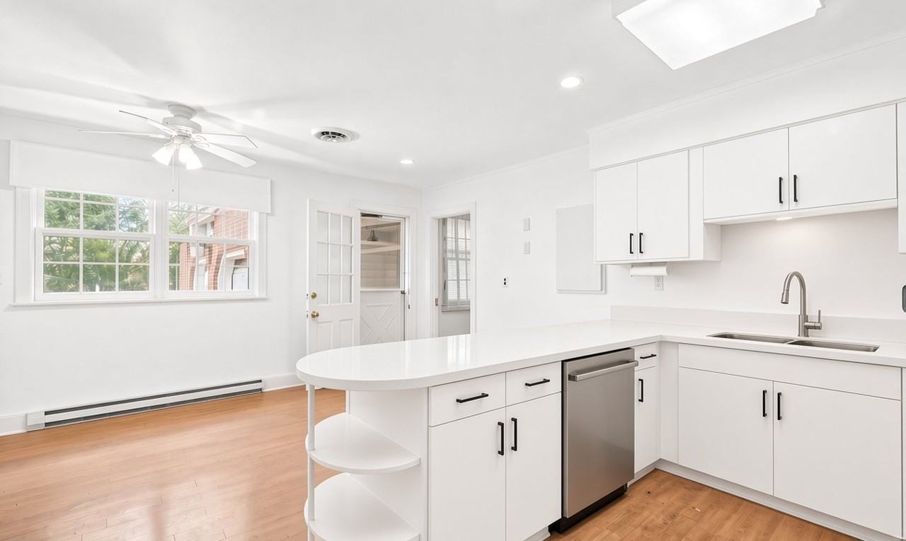 1002 Laurel St - Photo 4 of 16