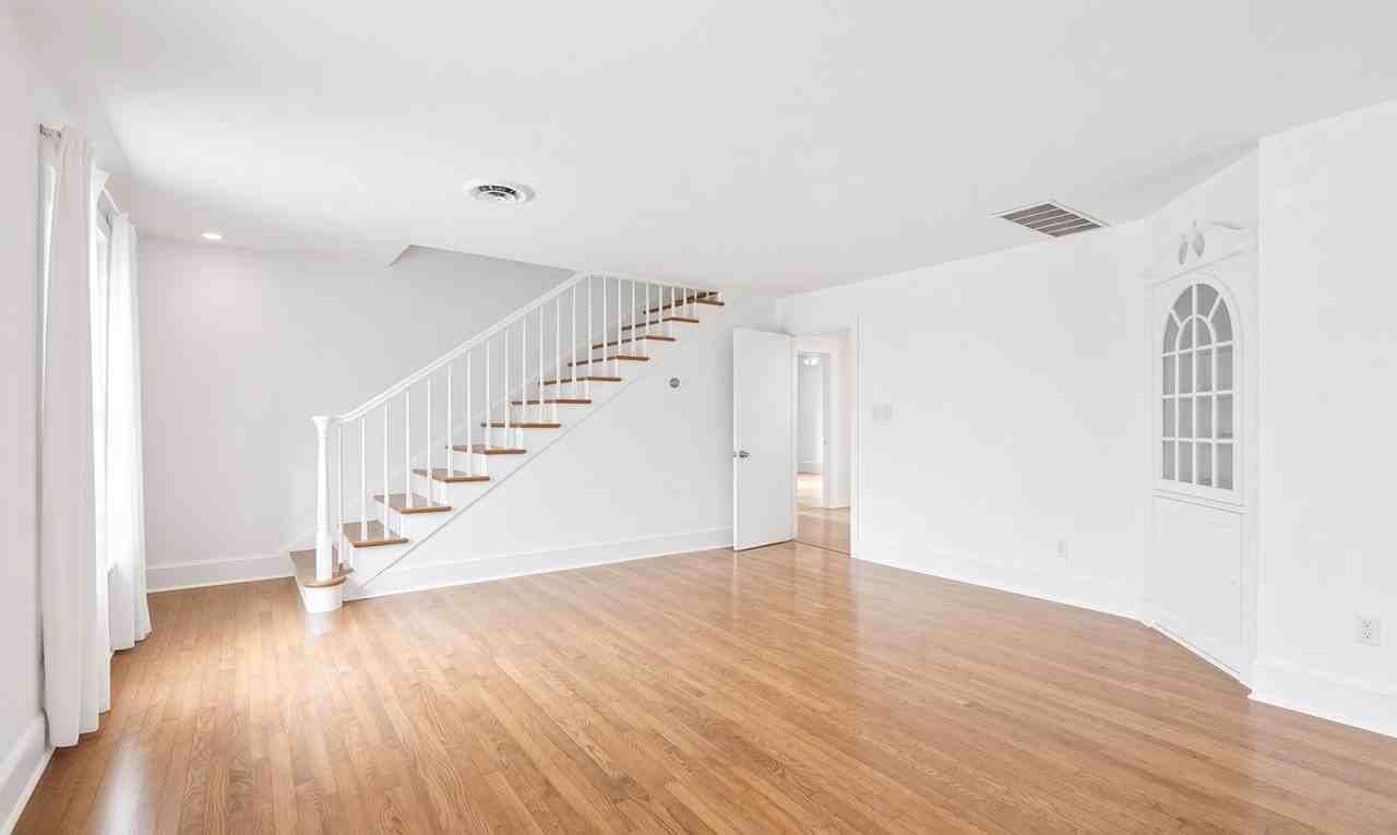 1000 Laurel St - Photo 2 of 16