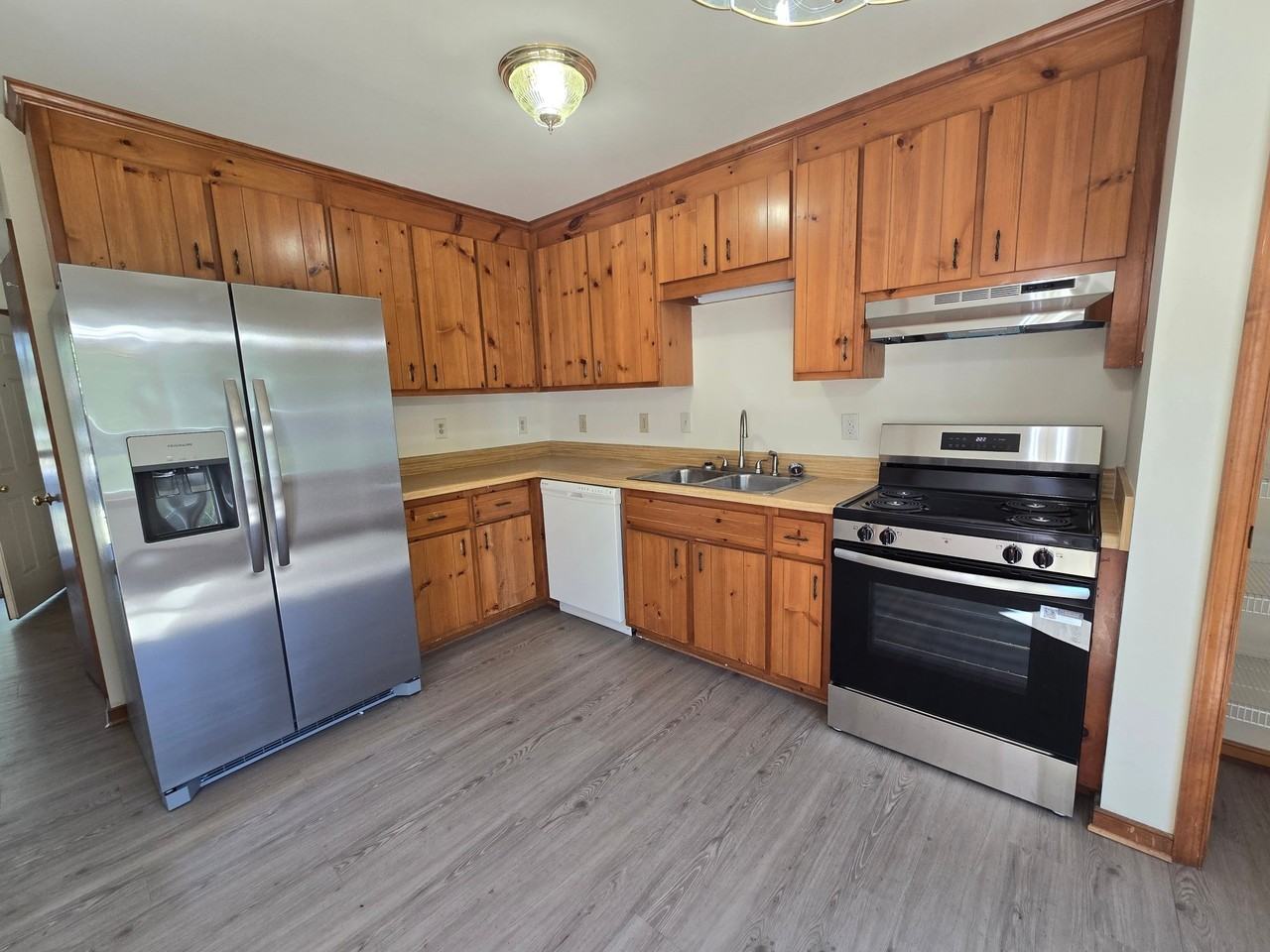7500 Pineleaf Dr - Photo 5 of 19