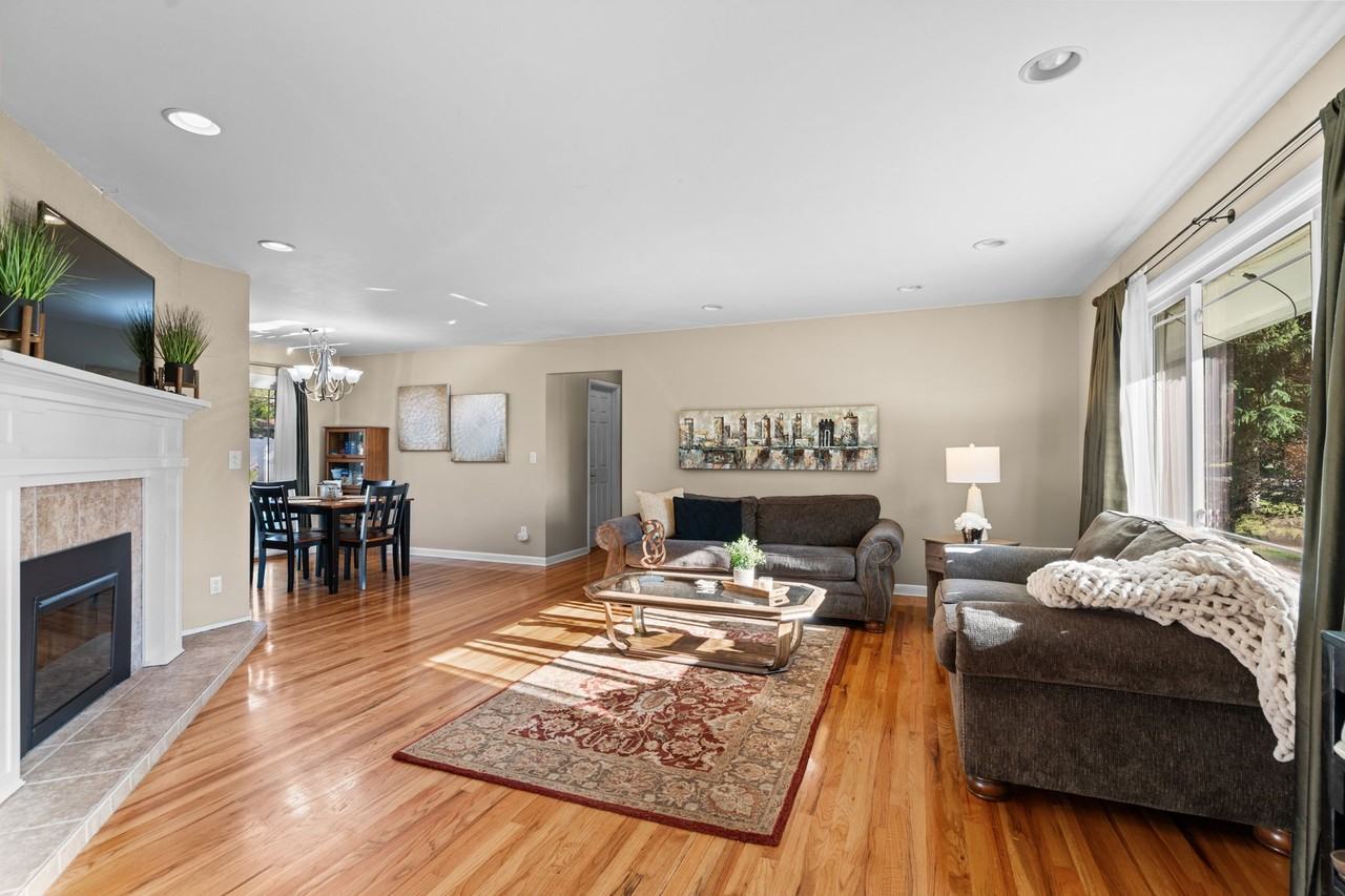 4107 S Hogan St - Photo 5 of 20