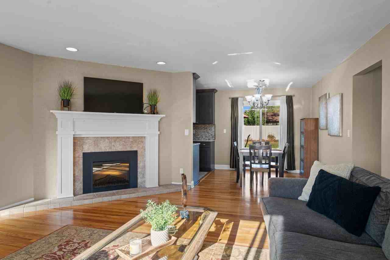 4107 S Hogan St - Photo 6 of 20