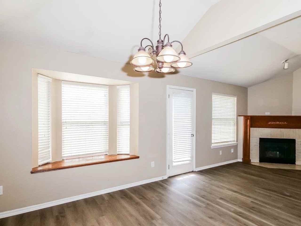 1850 Long Trl - Photo 5 of 10
