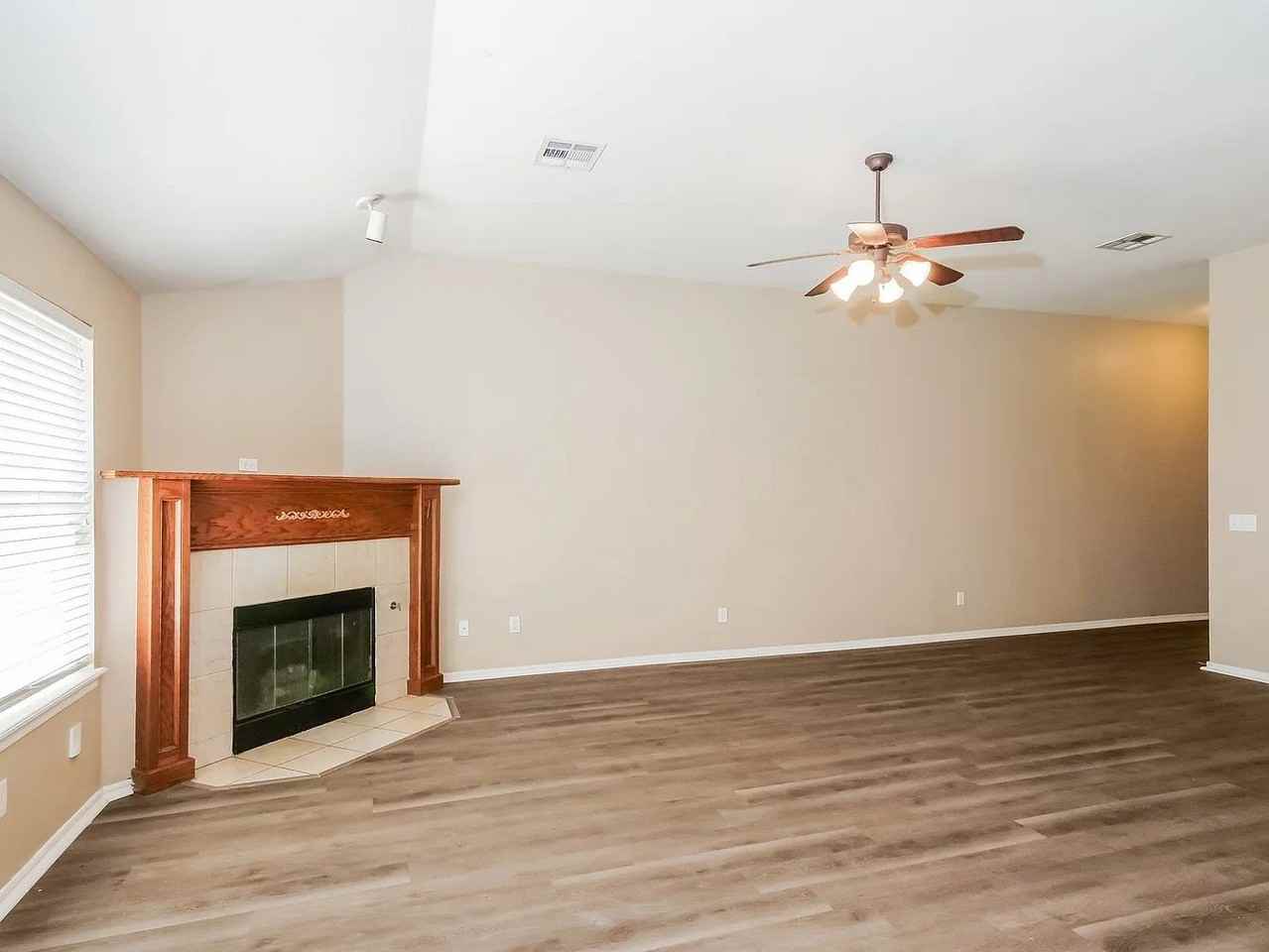 1850 Long Trl - Photo 6 of 10