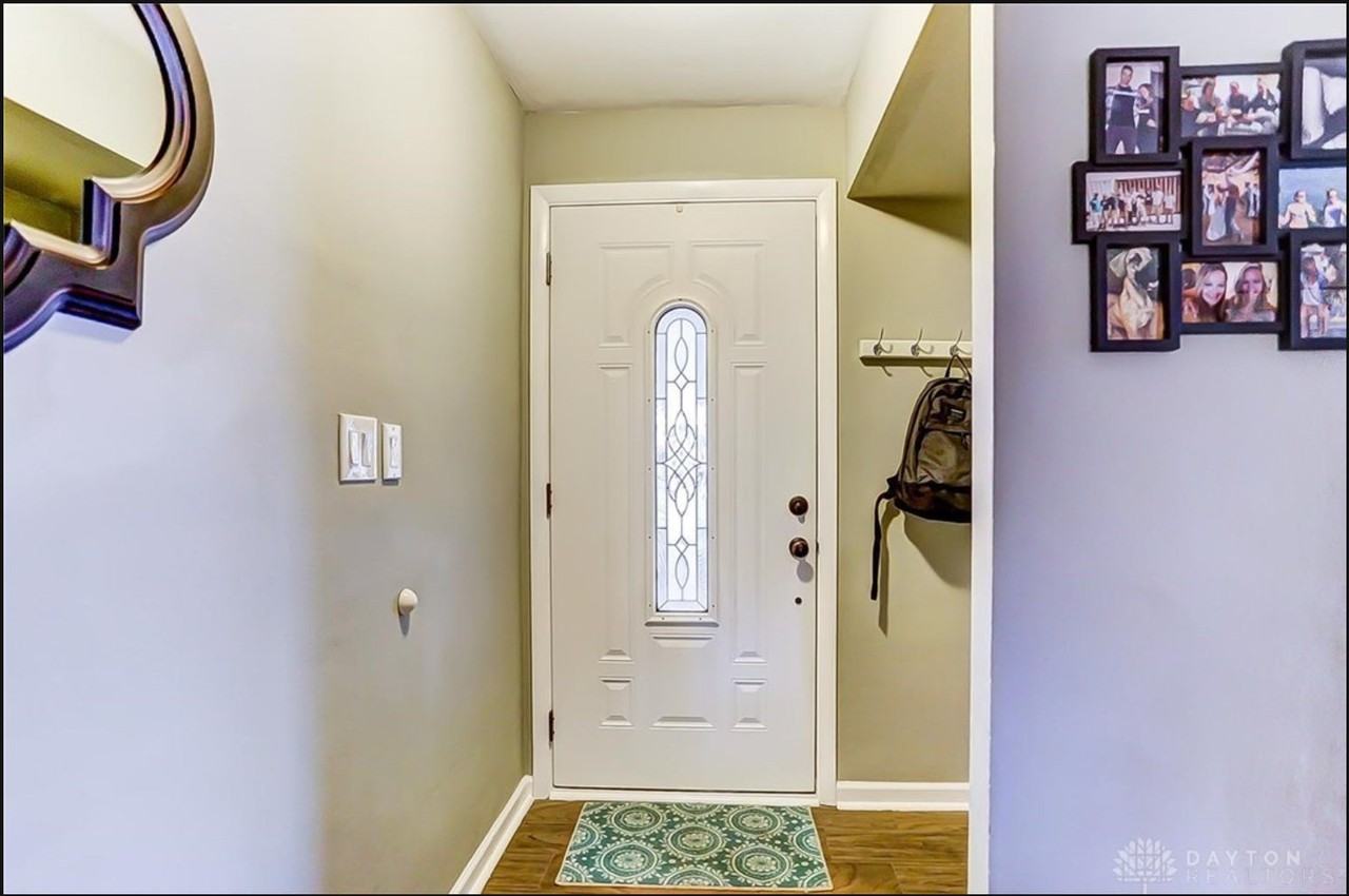 2049 Westlawn Dr - Photo 2 of 20