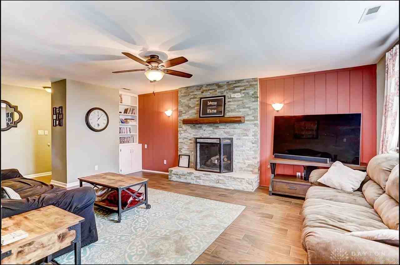2049 Westlawn Dr - Photo 3 of 20