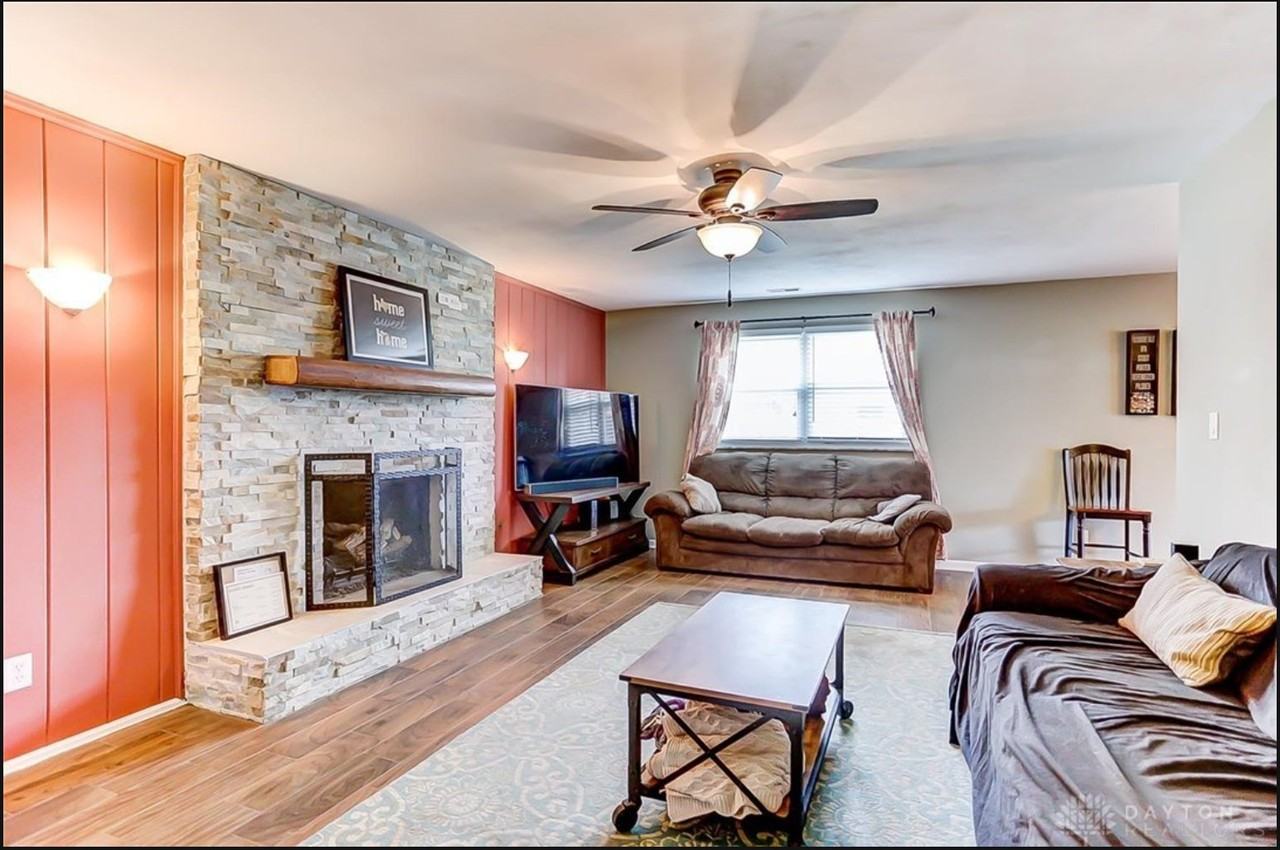 2049 Westlawn Dr - Photo 4 of 20