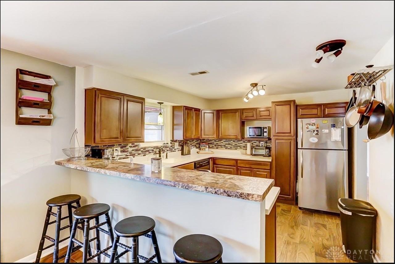 2049 Westlawn Dr - Photo 7 of 20