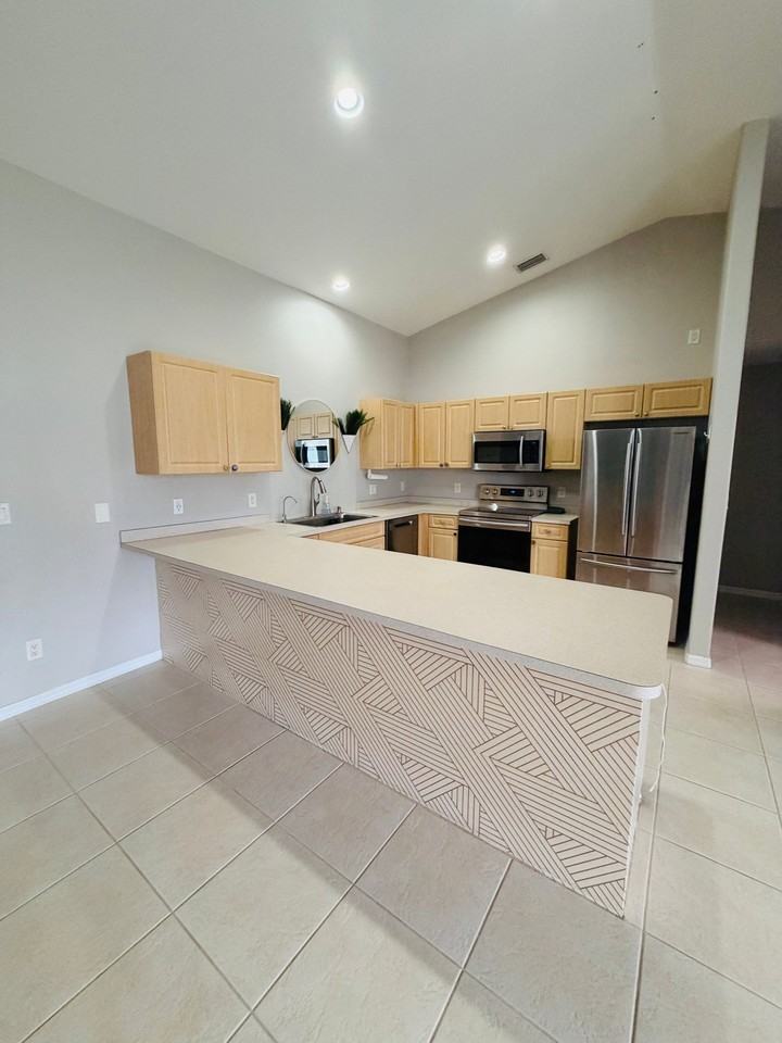 4336 Sw 7th Ave - Photo 3 of 20