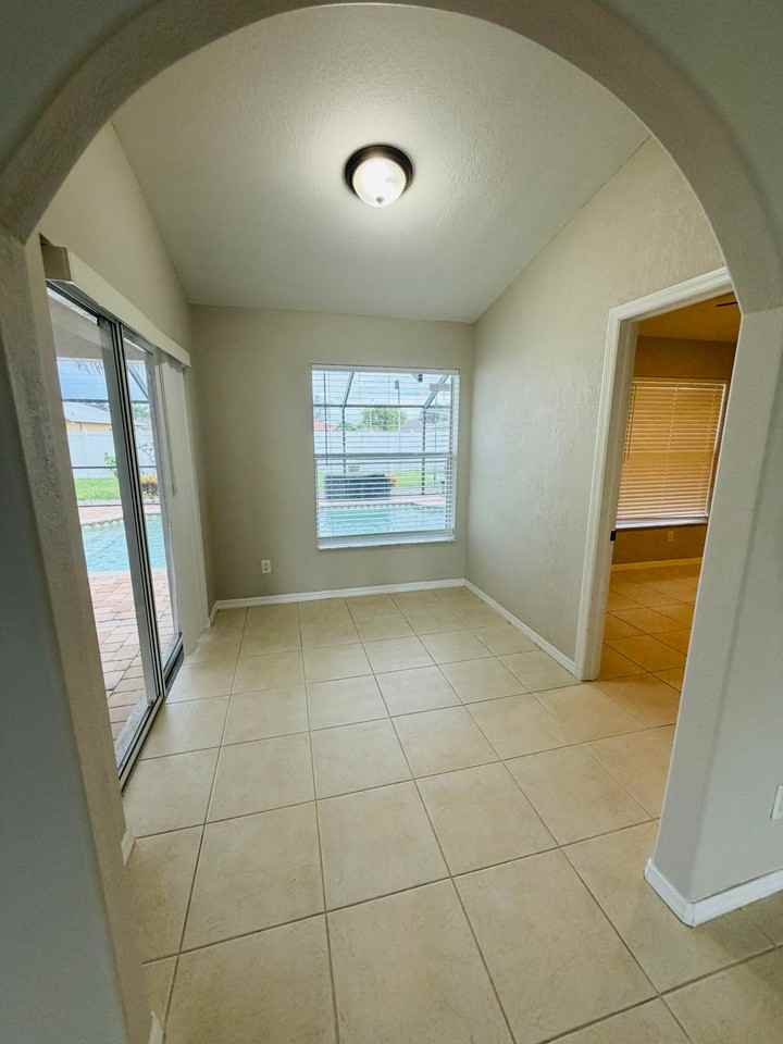4336 Sw 7th Ave - Photo 6 of 20