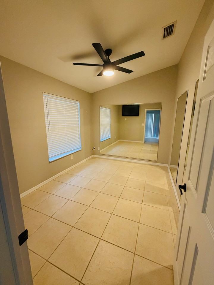 4336 Sw 7th Ave - Photo 7 of 20