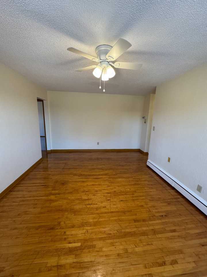 885 Saint Paul Ave #5 - Photo 2 of 16