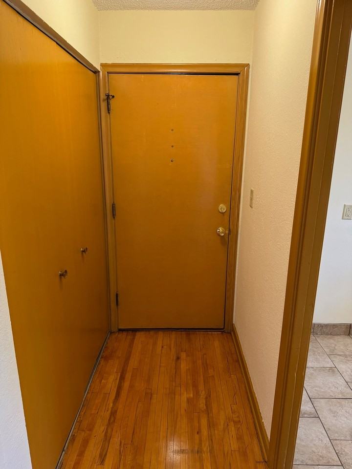 885 Saint Paul Ave #5 - Photo 3 of 16