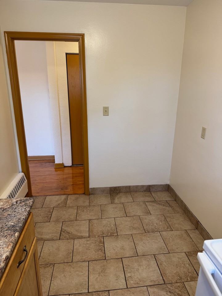 885 Saint Paul Ave #5 - Photo 7 of 16