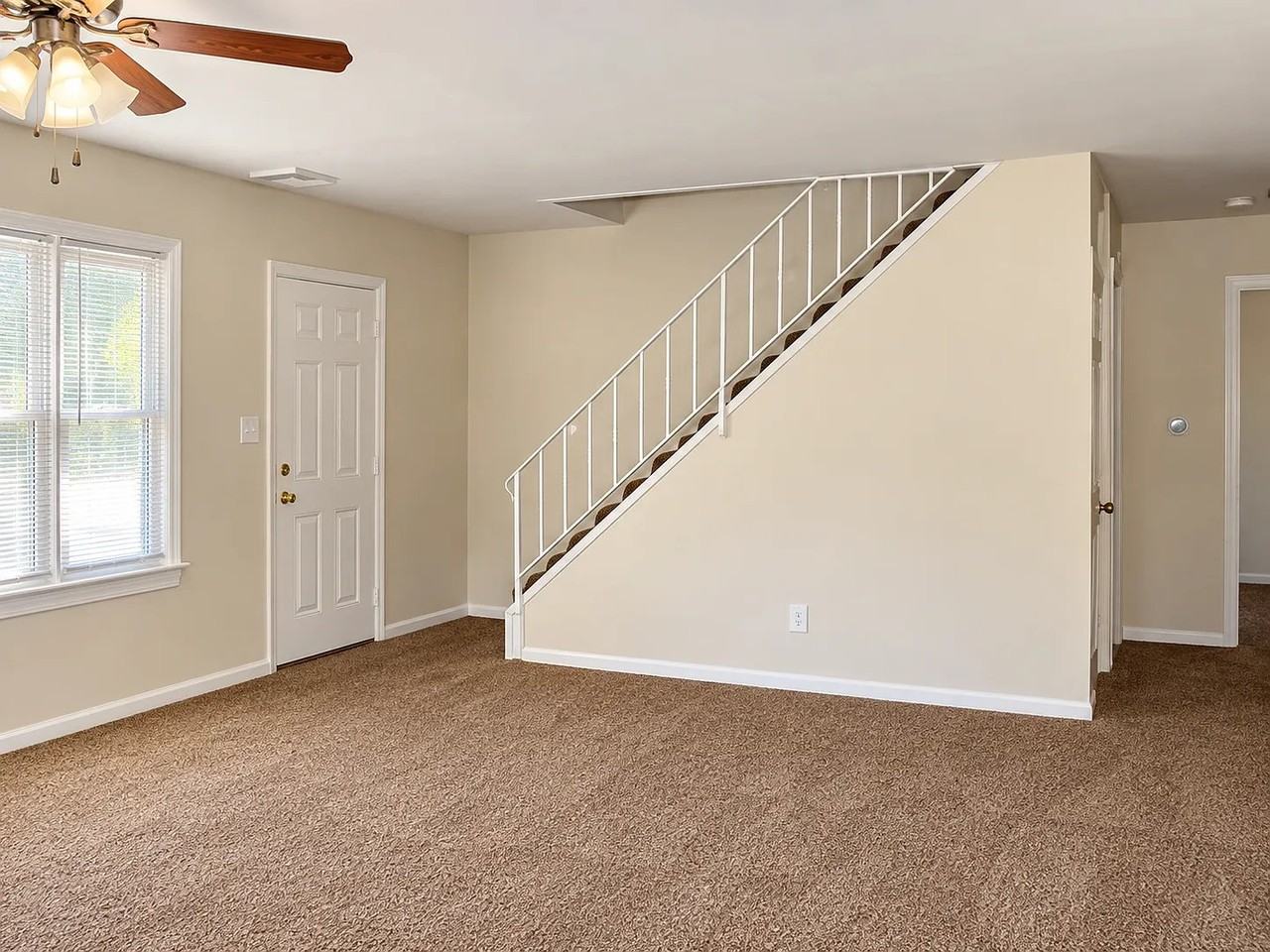 141 Pennypacker Dr - Photo 3 of 5