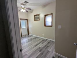featured image of 209 W Oak St