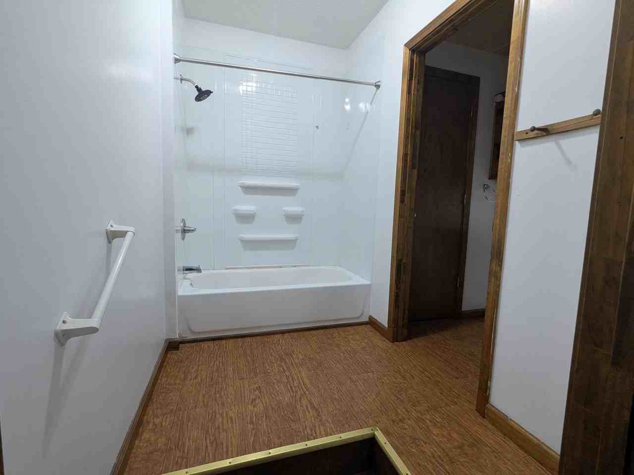 209 W Oak St - Photo 3 of 10
