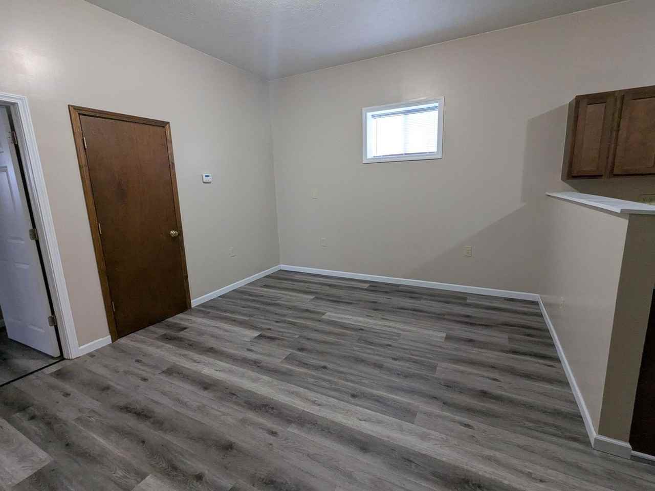 209 W Oak St - Photo 5 of 10
