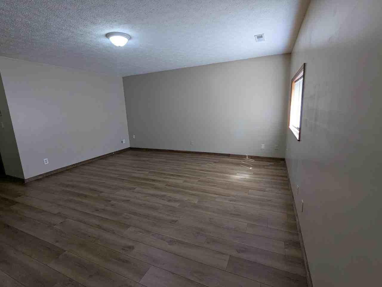 209 W Oak St - Photo 6 of 10