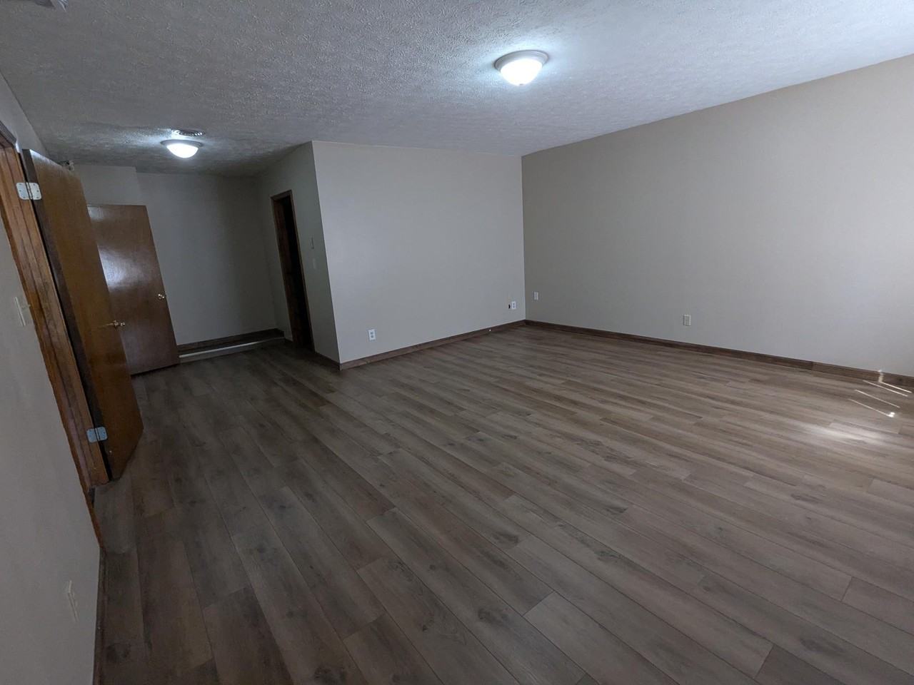 209 W Oak St - Photo 7 of 10