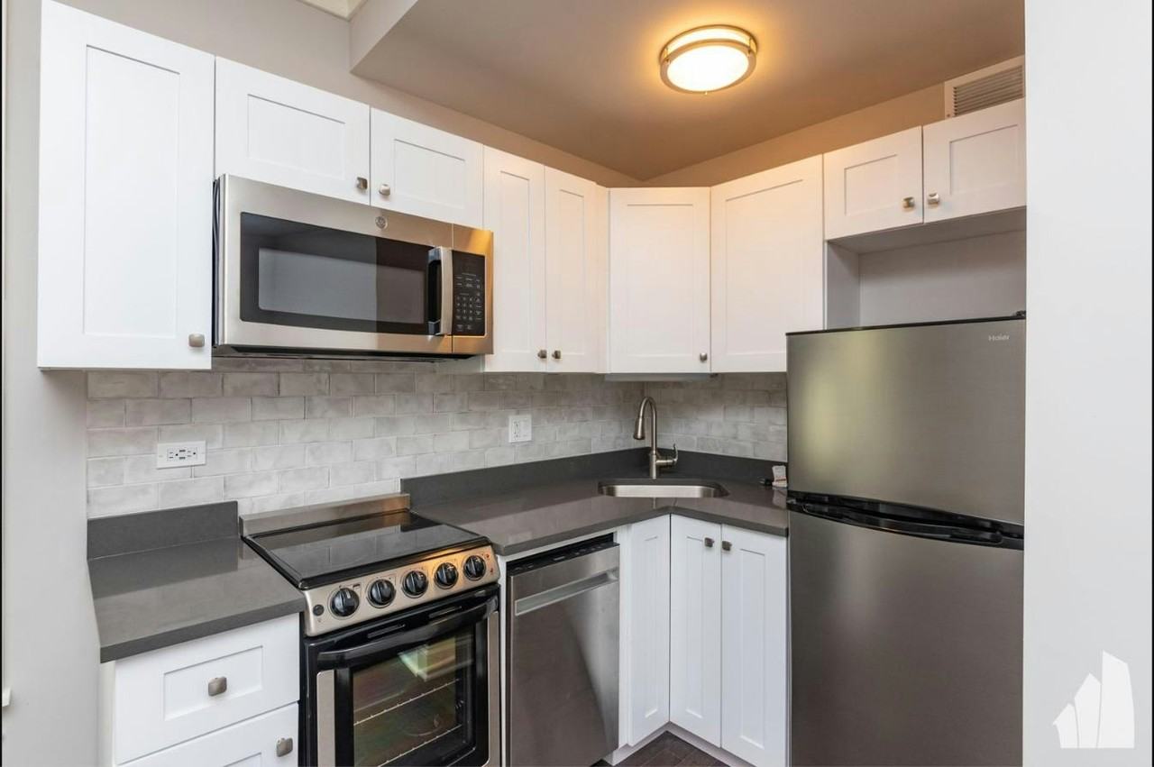 640 West Wrightwood Avenue, Unit 211 - Photo 5 of 10
