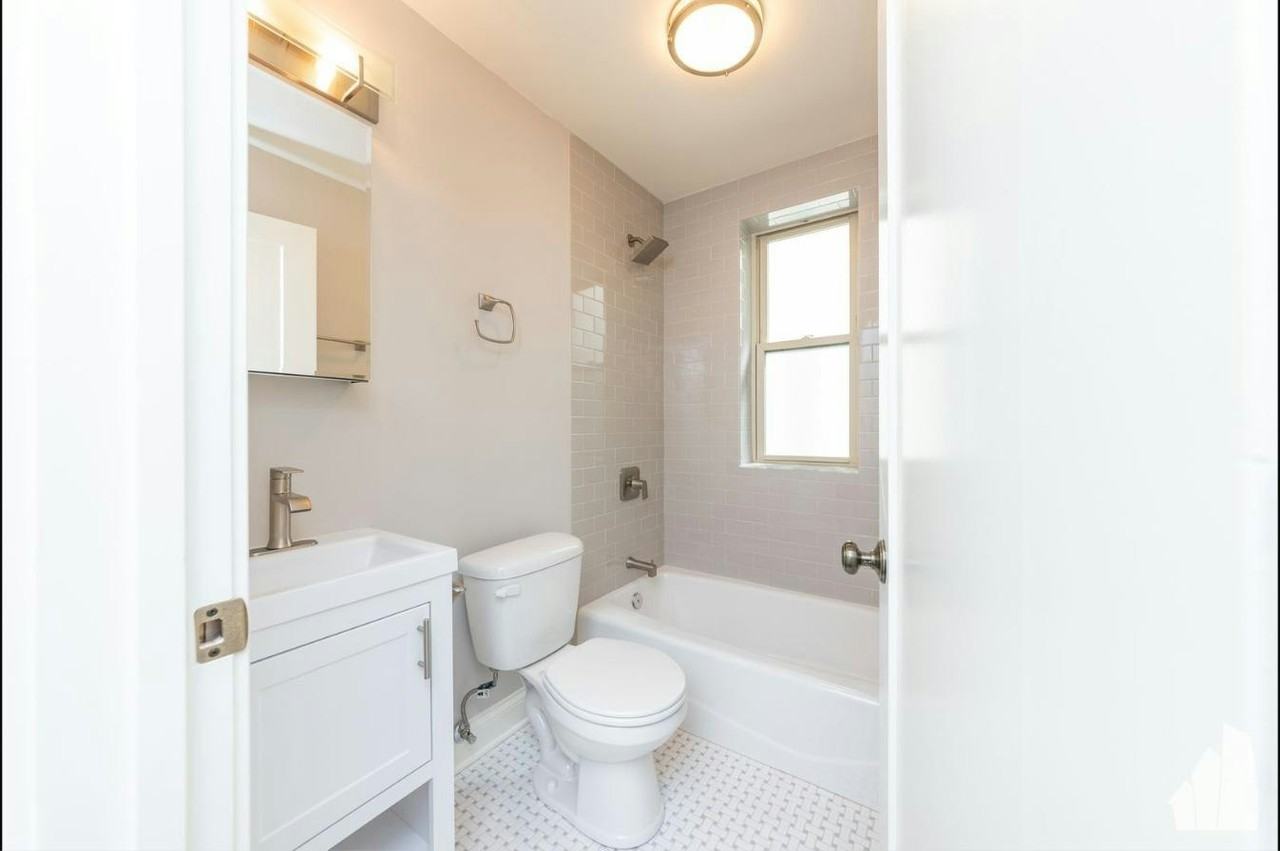 640 West Wrightwood Avenue, Unit 211 - Photo 7 of 10