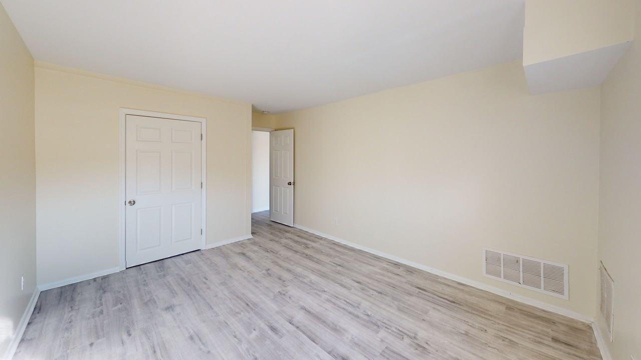 300 Broadway - Photo 4 of 28