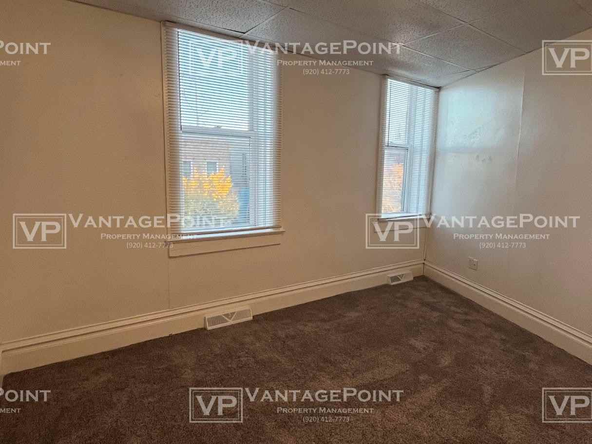 413 - 423 Dousman Street - Photo 4 of 12