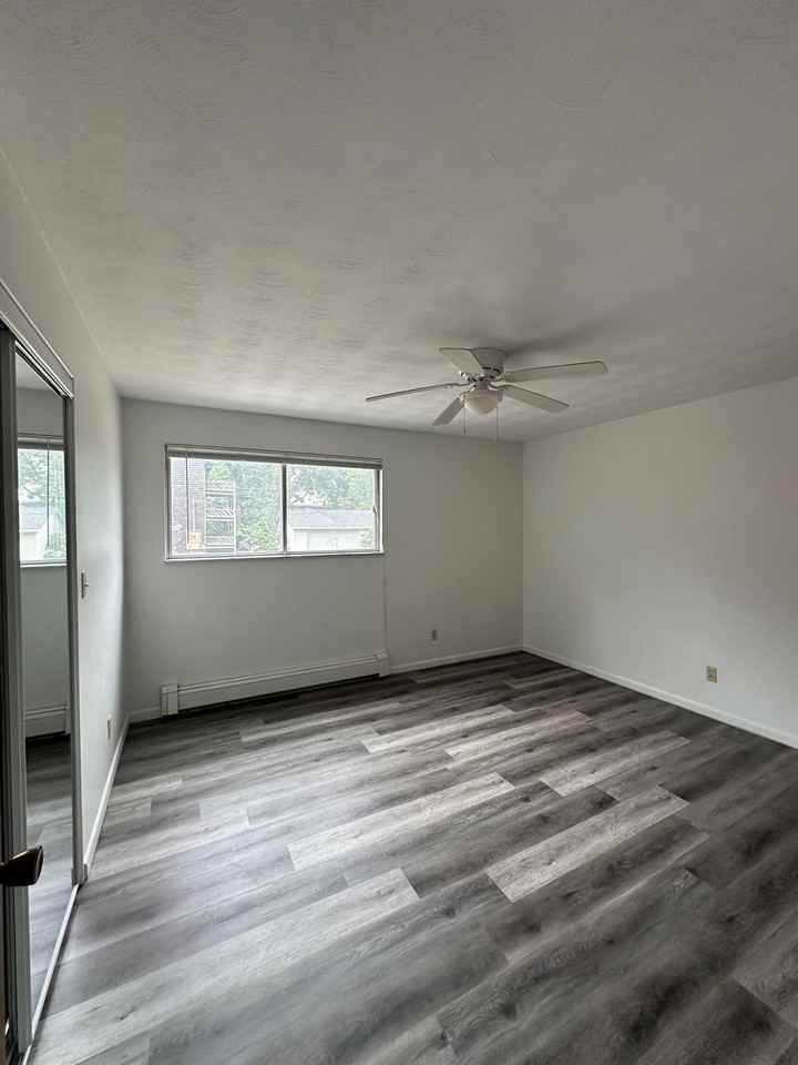 525 West Cook Street - Photo 7 of 25