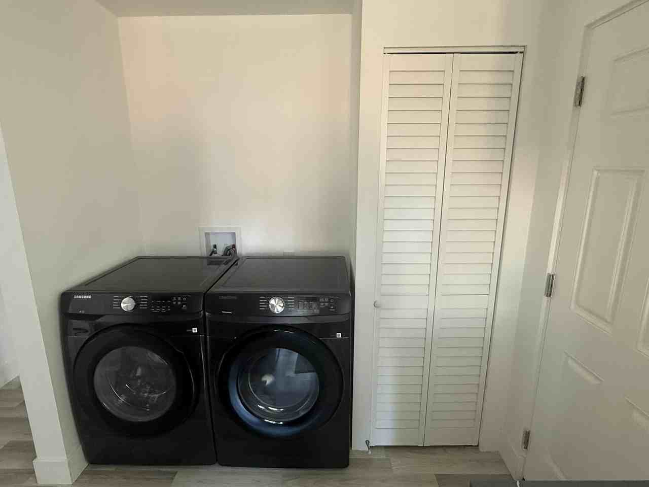 2350 Santa Ana Avenue - Photo 5 of 8