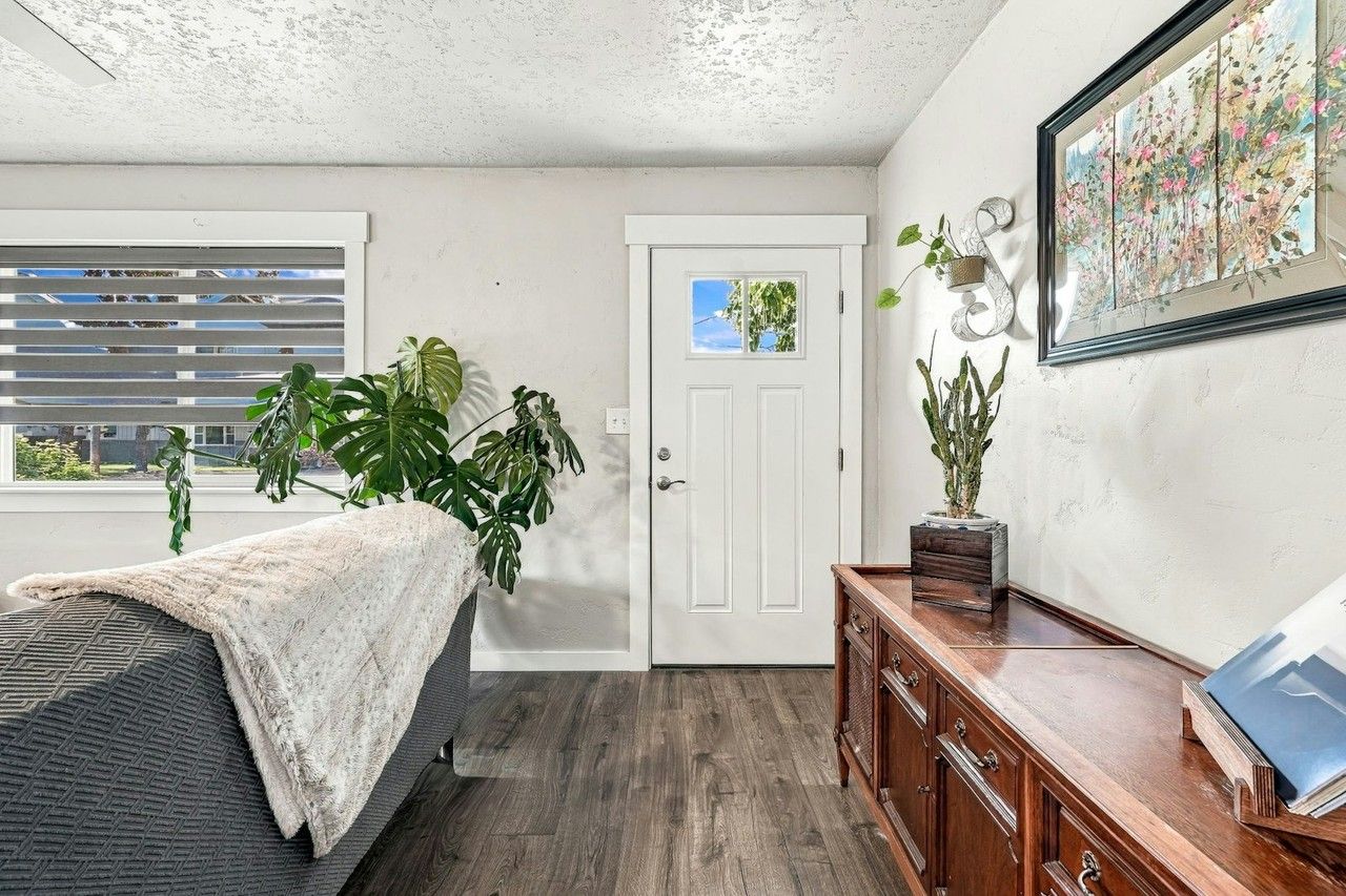 1300 West Melrose Street - Photo 3 of 27