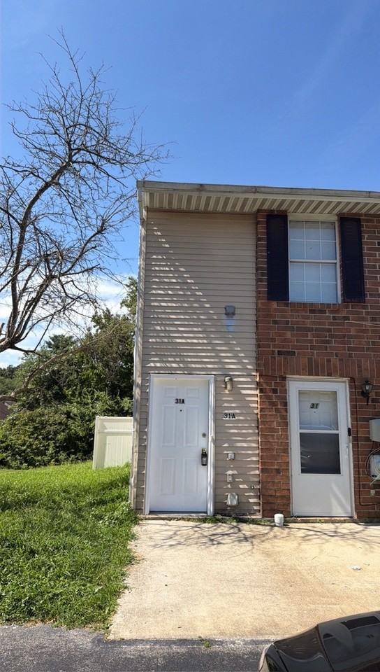 Golderg - 31 Revelle Street - Photo 2 of 20