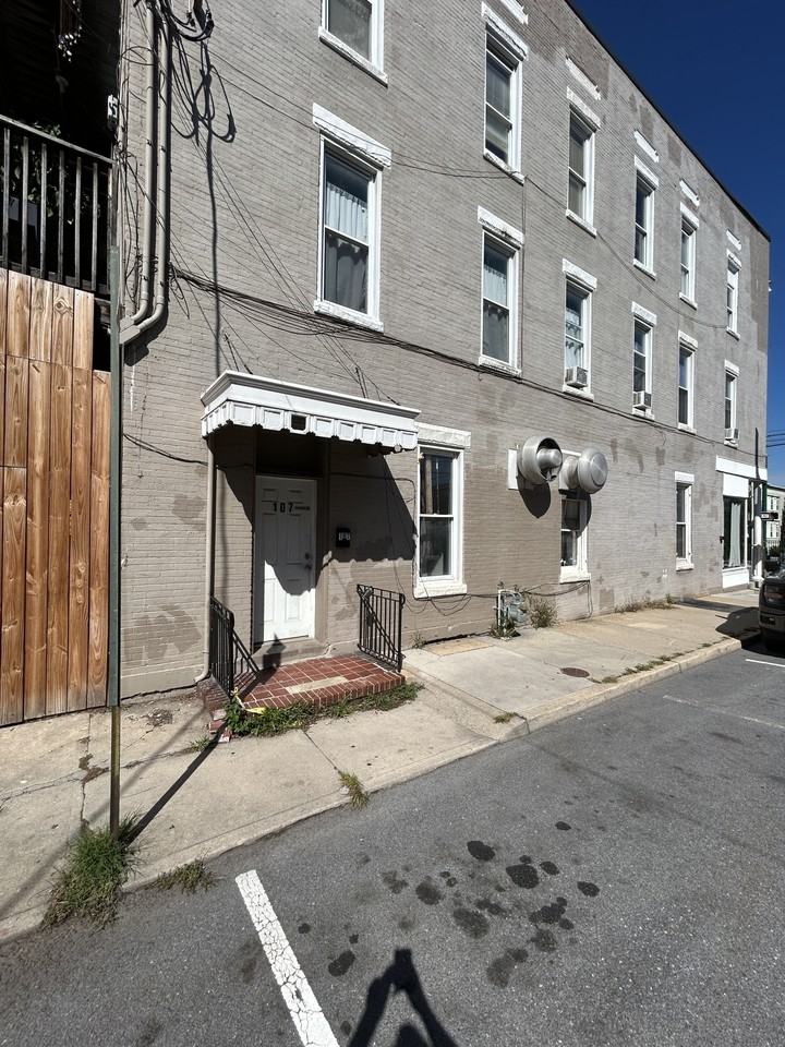 107 South Mulberry Street - Photo 2 of 12