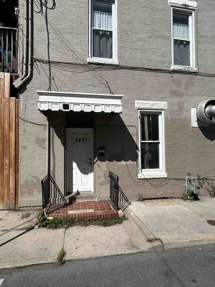 107 South Mulberry Street - Photo 3 of 12