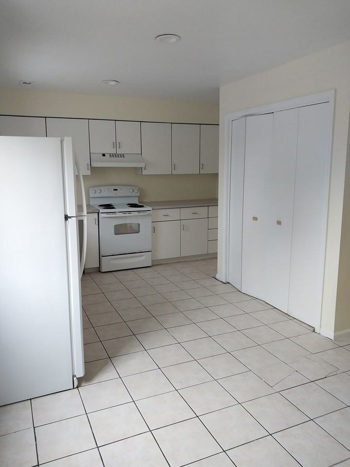 219 Grover Street - Photo 5 of 9