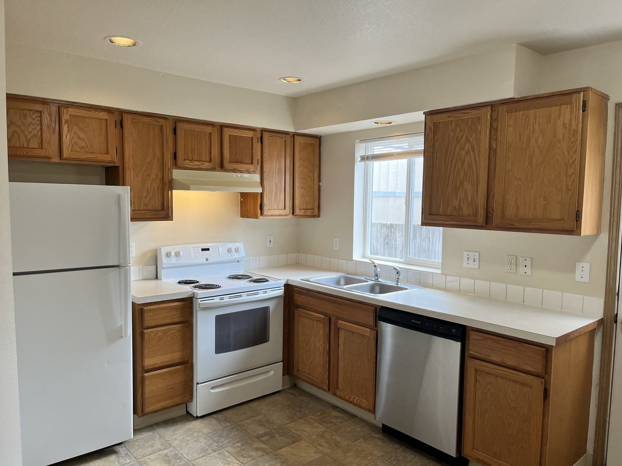 Carie Lynn Apartments - Photo 6 of 33