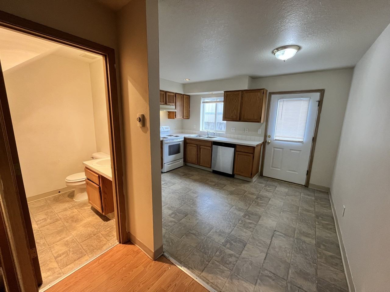 Carie Lynn Apartments - Photo 7 of 33