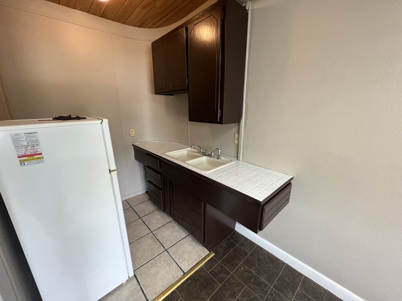 511 N Main St - Photo 2 of 9