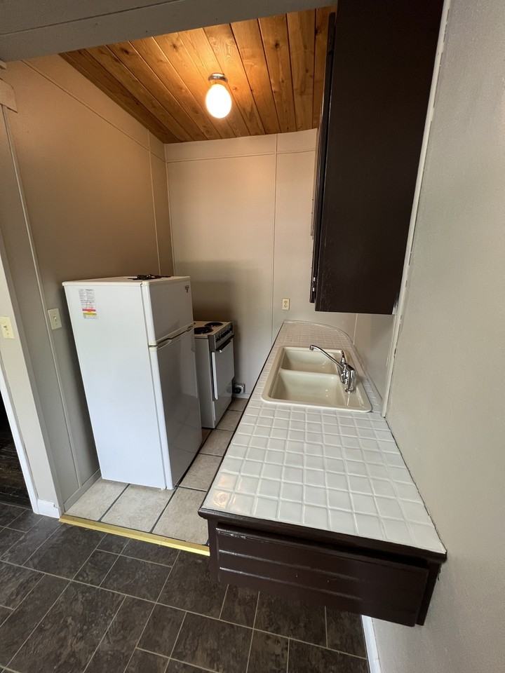 511 N Main St - Photo 3 of 9