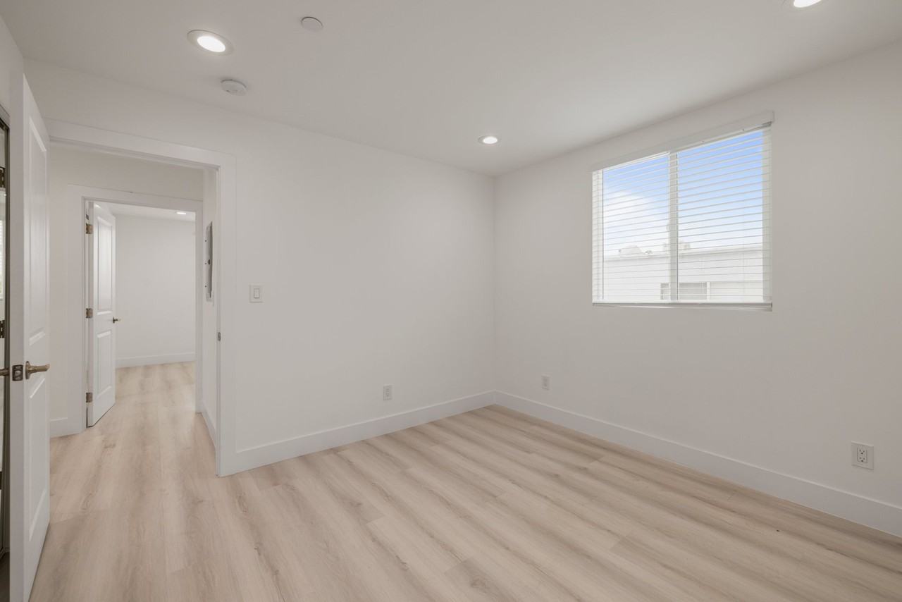 North Kingsley Drive - Photo 7 of 27