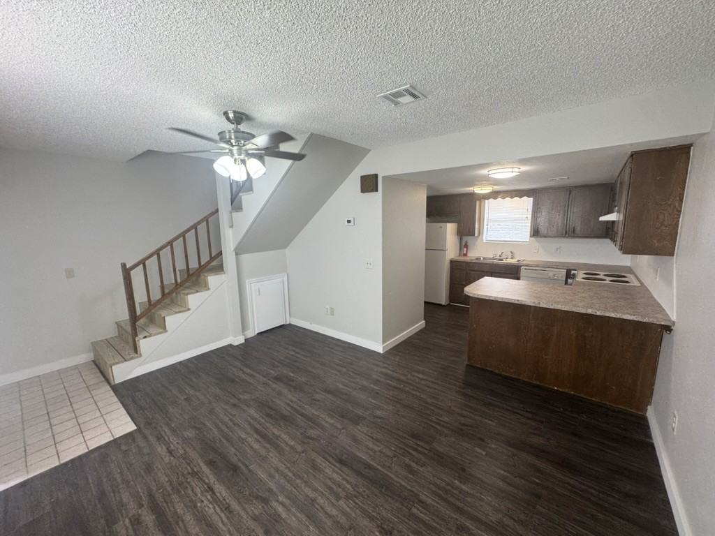 Pleasant Valley Apartments - Photo 3 of 17