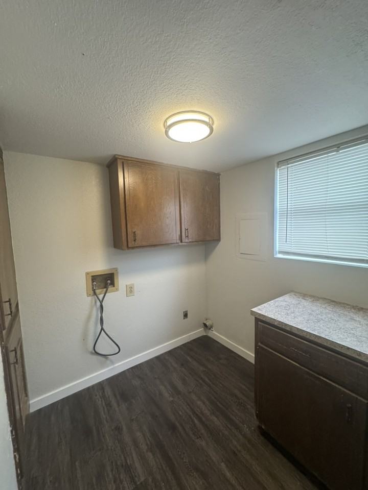 Pleasant Valley Apartments - Photo 4 of 17
