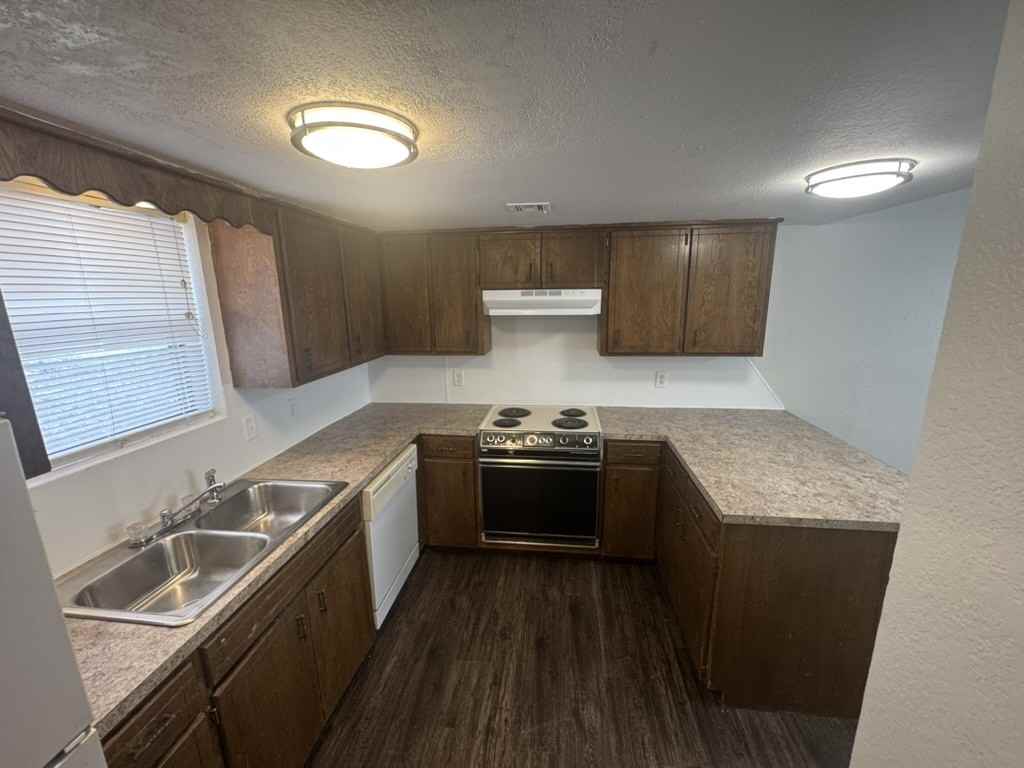 Pleasant Valley Apartments - Photo 5 of 17