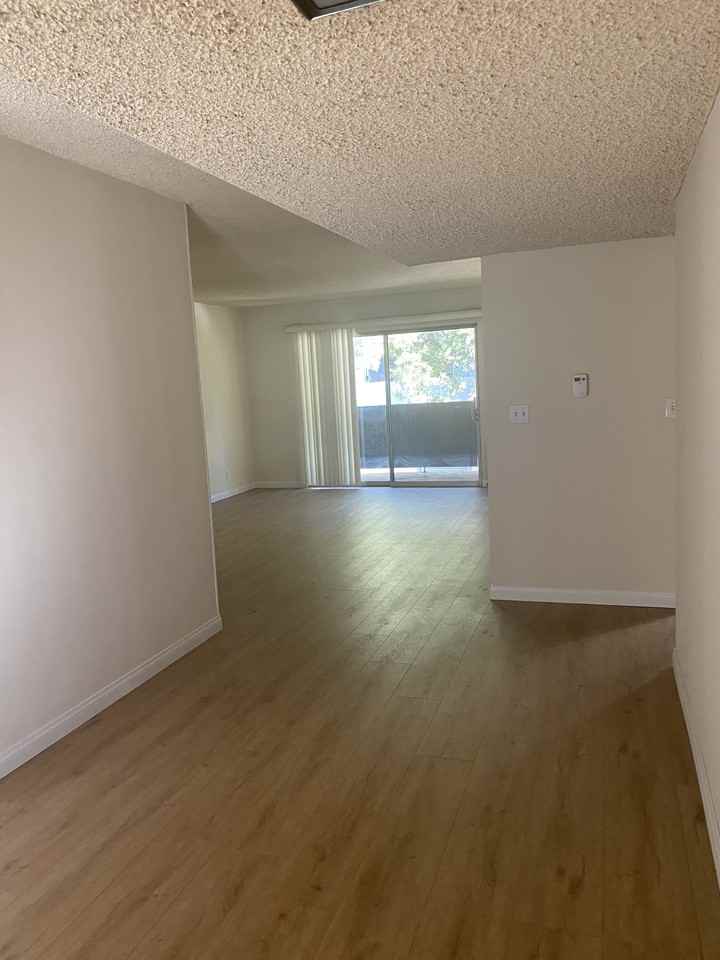 401 E Live Oak St #27 - Photo 2 of 15
