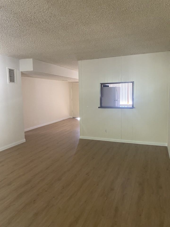 401 E Live Oak St #27 - Photo 3 of 15