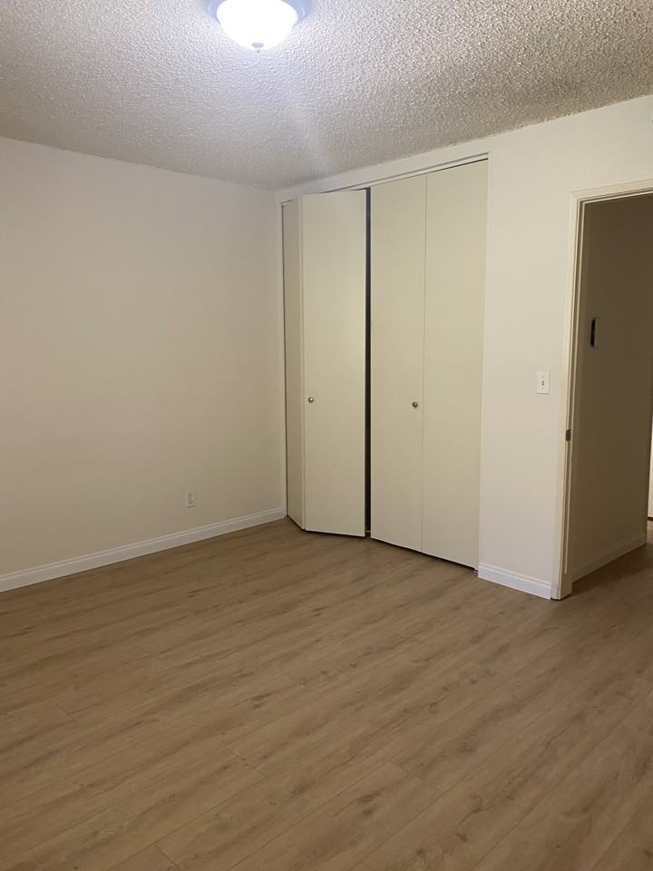 401 E Live Oak St #27 - Photo 5 of 15