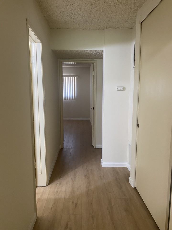 401 E Live Oak St #27 - Photo 6 of 15