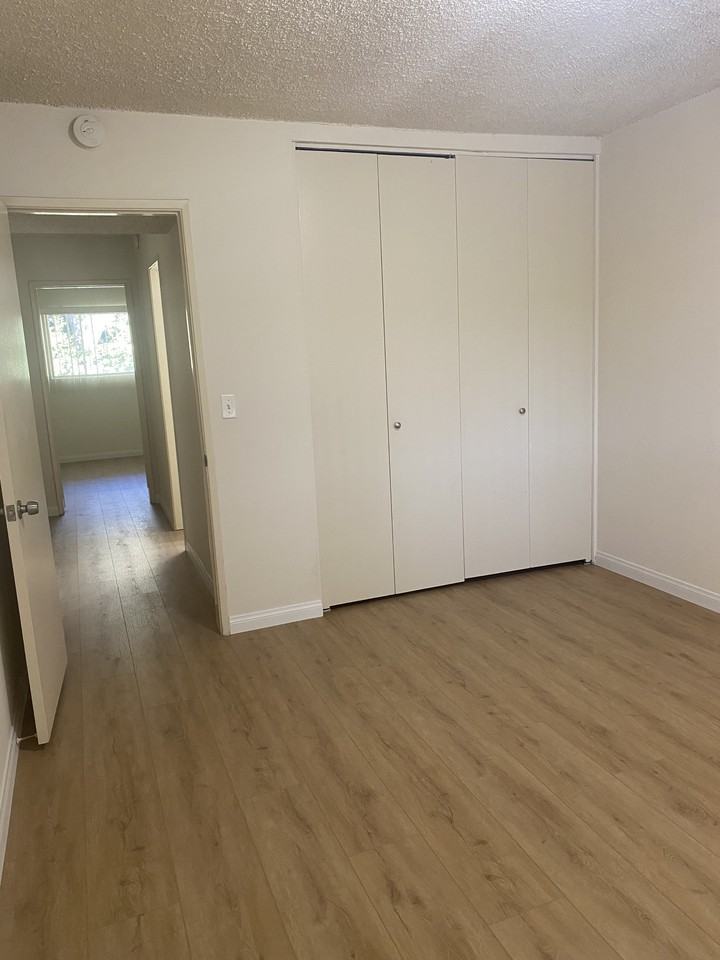 401 E Live Oak St #27 - Photo 7 of 15