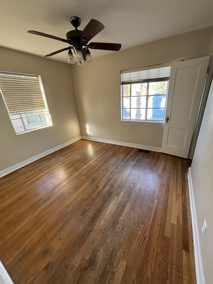 318 Wellesley Dr Se #1 - Photo 2 of 7
