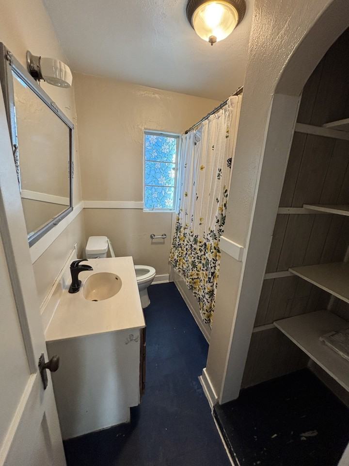318 Wellesley Dr Se #1 - Photo 4 of 7
